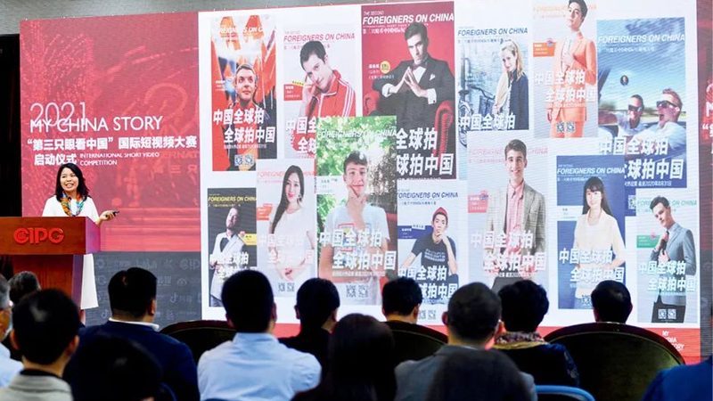 野外纪录片拍摄：镜头材质选择背后的考量**